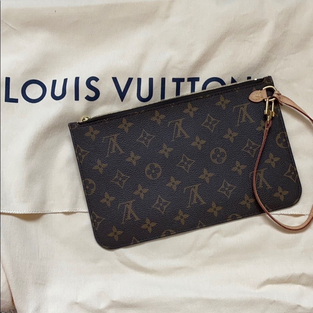 louis vuitton neverfull pouchette